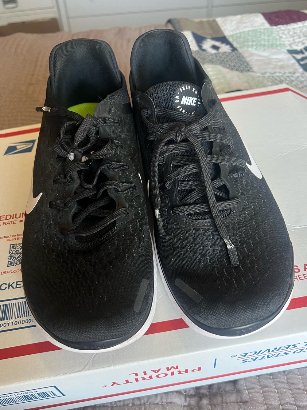 Nike Free Runs Women’s Black/ White Running Shoe Size 10